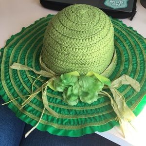 Green sun hat.